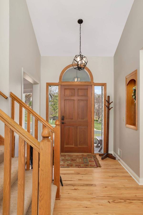 1392 Michelle DR, Eagan, MN 55123