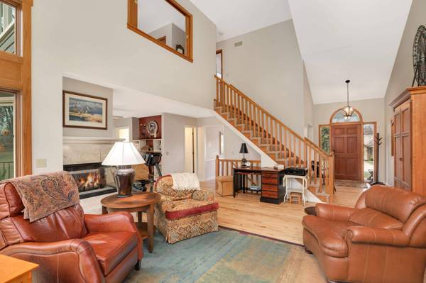 1392 Michelle DR, Eagan, MN 55123