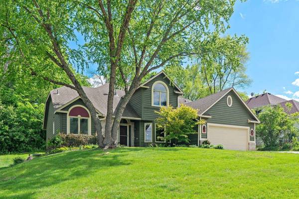 1392 Michelle DR, Eagan, MN 55123