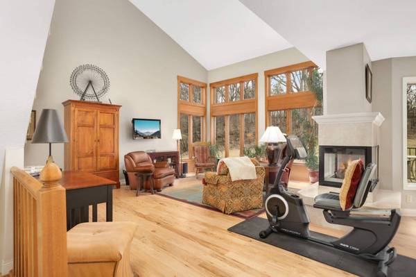 1392 Michelle DR, Eagan, MN 55123