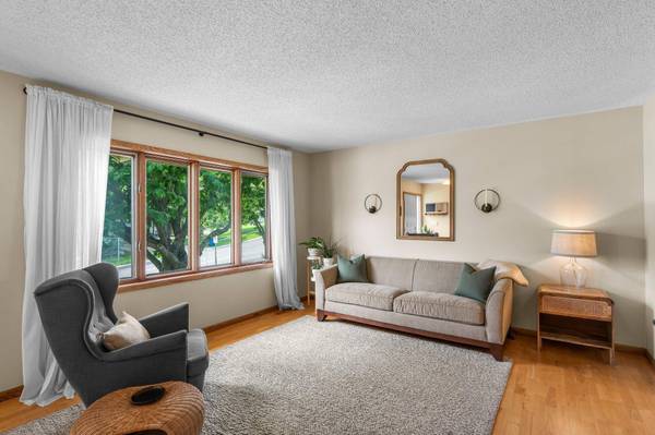 8315 141st ST W, Apple Valley, MN 55124