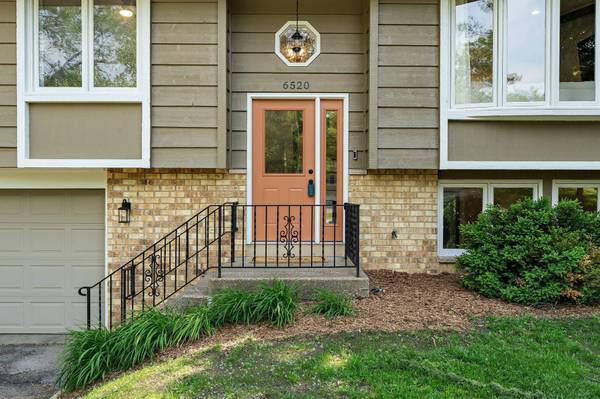 6520 Glenwood AVE, Golden Valley, MN 55427