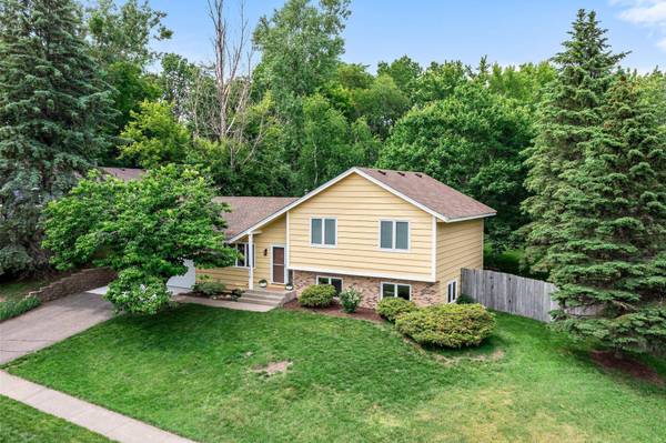 8315 141st ST W, Apple Valley, MN 55124