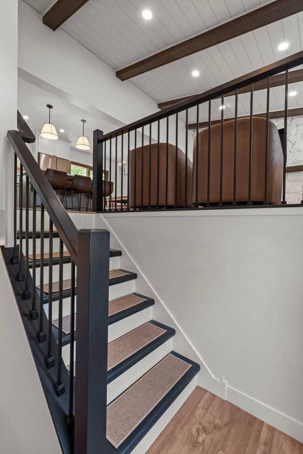 6520 Glenwood AVE, Golden Valley, MN 55427