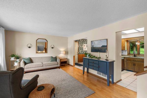 8315 141st ST W, Apple Valley, MN 55124