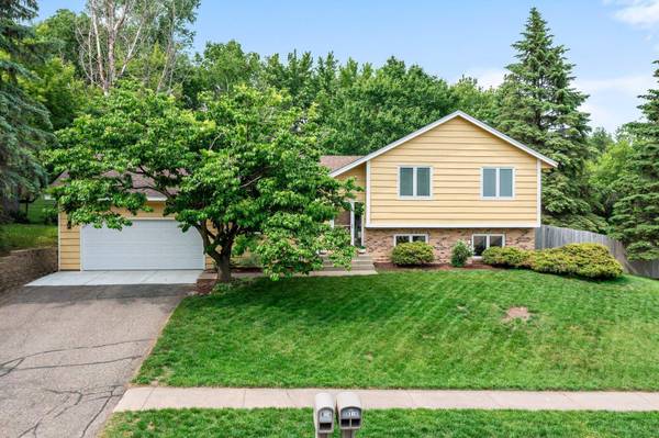 8315 141st ST W, Apple Valley, MN 55124