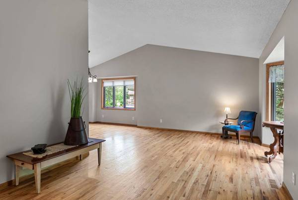 4730 144th ST W, Apple Valley, MN 55124