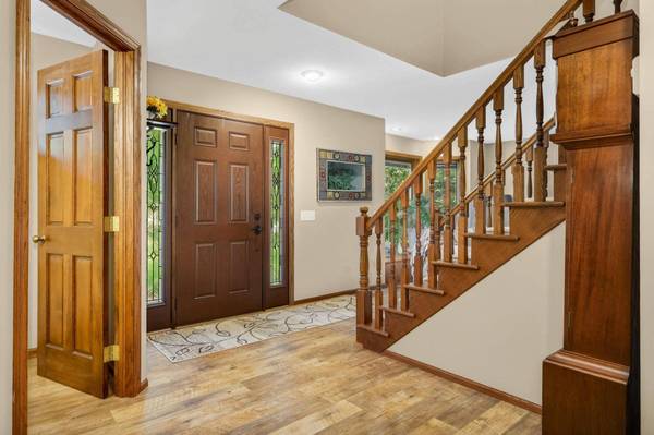 4711 White Oak CT, Eagan, MN 55122