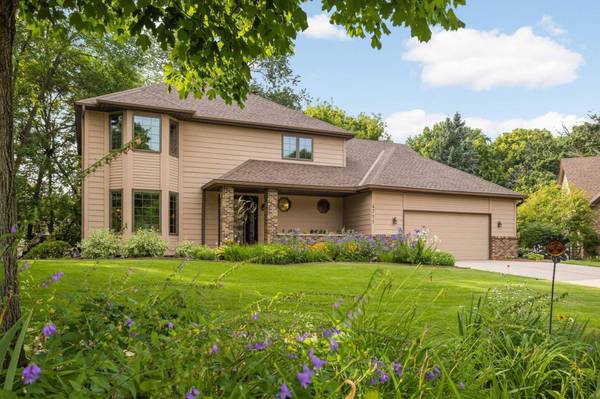 4711 White Oak CT, Eagan, MN 55122