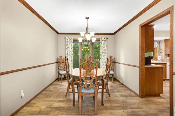 4711 White Oak CT, Eagan, MN 55122