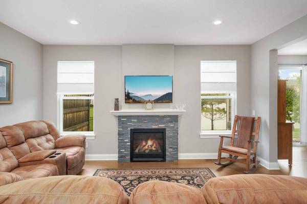 18108 Glassfern LN, Lakeville, MN 55044