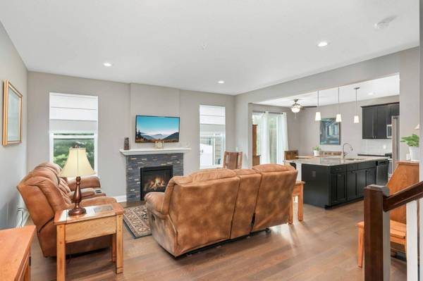 18108 Glassfern LN, Lakeville, MN 55044