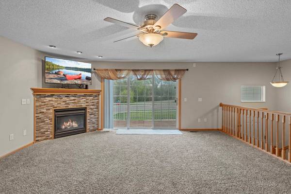 8105 Darcy LN, Inver Grove Heights, MN 55076