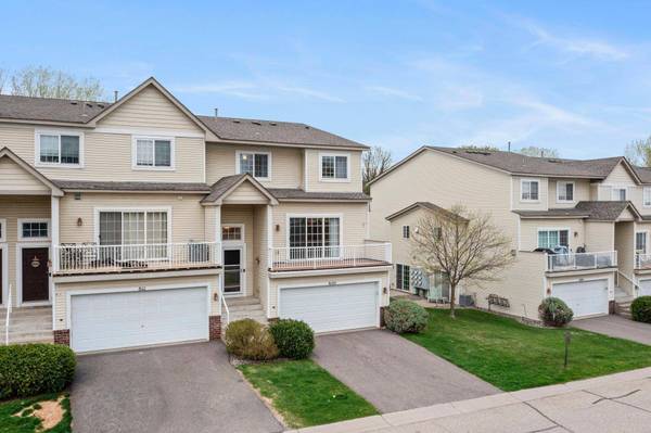 8105 Darcy LN, Inver Grove Heights, MN 55076