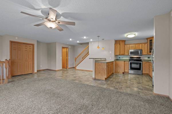 8105 Darcy LN, Inver Grove Heights, MN 55076