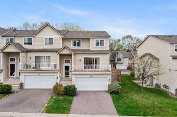 8105 Darcy LN, Inver Grove Heights, MN 55076