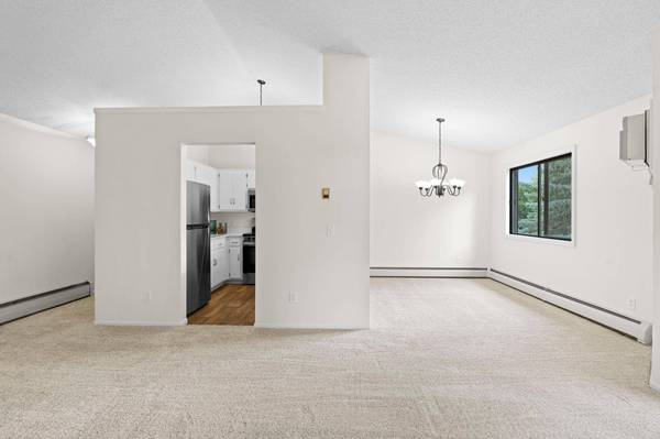 14855 Endicott WAY #304, Apple Valley, MN 55124