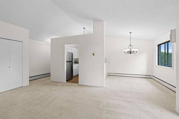 14855 Endicott WAY #304, Apple Valley, MN 55124