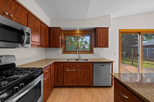 13924 W Preserve BLVD, Burnsville, MN 55337