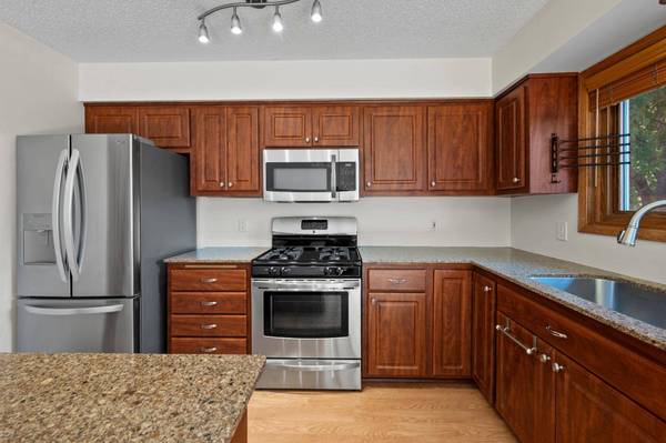 13924 W Preserve BLVD, Burnsville, MN 55337