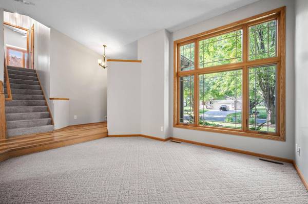 960 Wildflower CT, Eagan, MN 55123