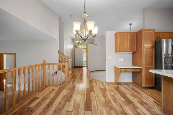 960 Wildflower CT, Eagan, MN 55123