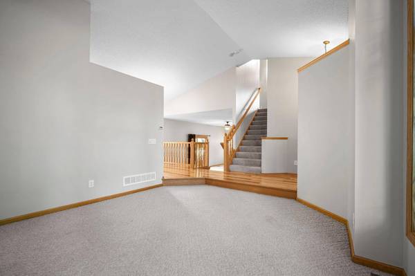 960 Wildflower CT, Eagan, MN 55123