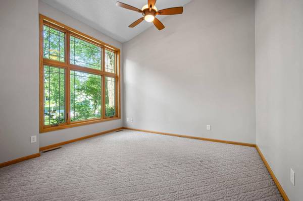 960 Wildflower CT, Eagan, MN 55123
