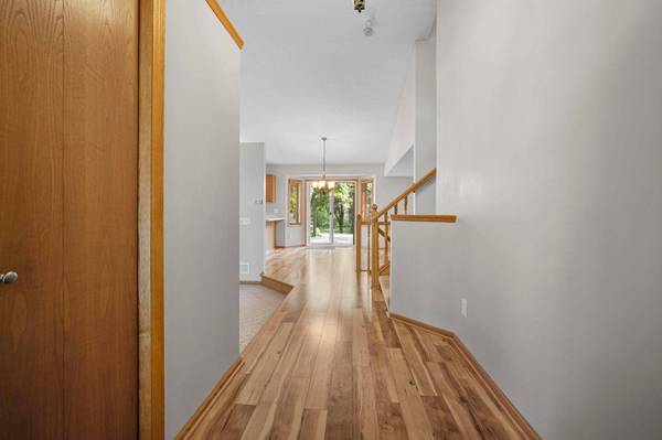 960 Wildflower CT, Eagan, MN 55123