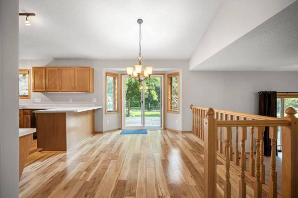 960 Wildflower CT, Eagan, MN 55123