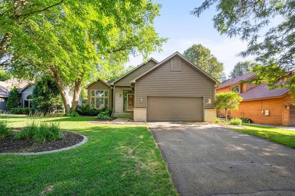 960 Wildflower CT, Eagan, MN 55123