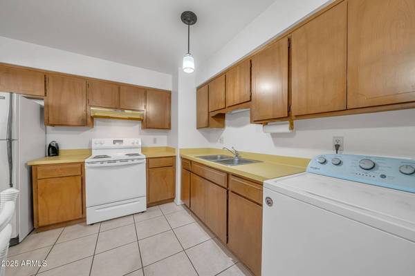 405 W RIVIERA Drive, Tempe, AZ 85282