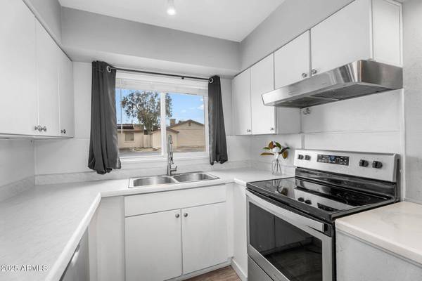 950 S ACORN Avenue, Tempe, AZ 85288