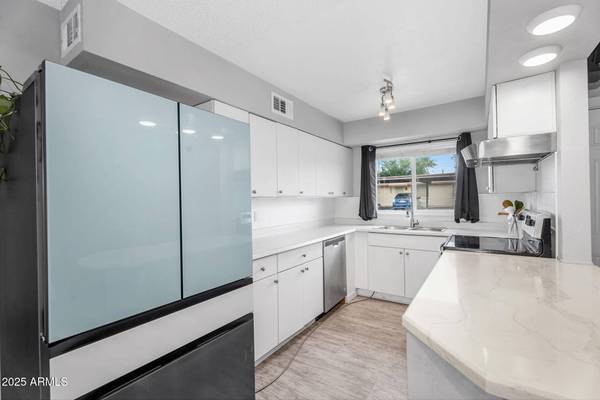 950 S ACORN Avenue, Tempe, AZ 85288