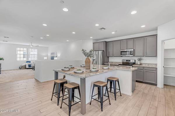 1727 E CHELSEA Lane, Gilbert, AZ 85295