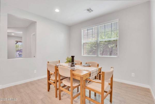 242 N CROSSCREEK Drive, Chandler, AZ 85225