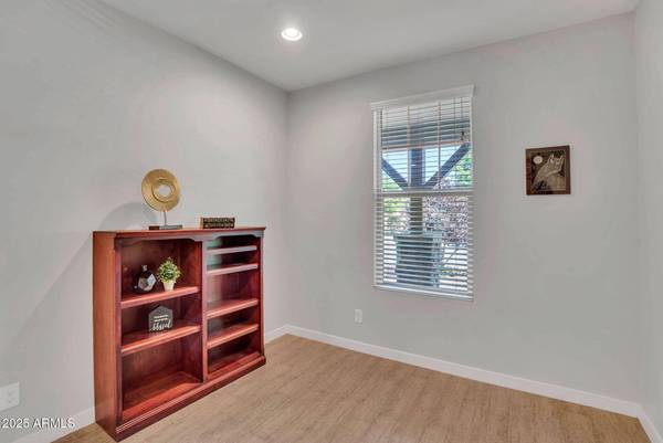 242 N CROSSCREEK Drive, Chandler, AZ 85225