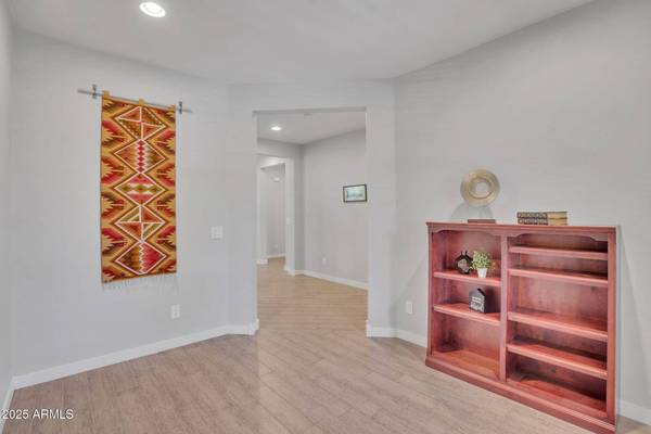 242 N CROSSCREEK Drive, Chandler, AZ 85225