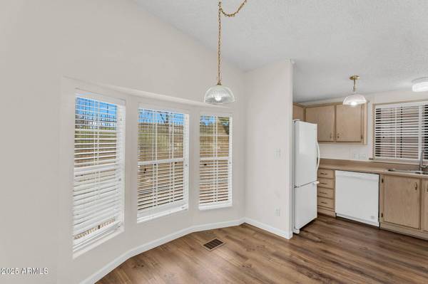 6461 S OAKMONT Drive, Chandler, AZ 85249