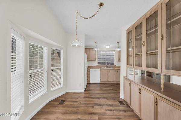 6461 S OAKMONT Drive, Chandler, AZ 85249