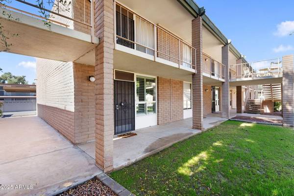 3737 E TURNEY Avenue #120, Phoenix, AZ 85018