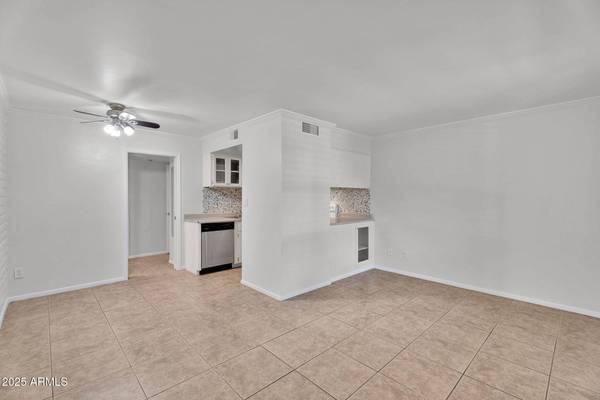 3737 E TURNEY Avenue #120, Phoenix, AZ 85018
