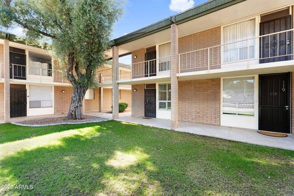 3737 E TURNEY Avenue #120, Phoenix, AZ 85018