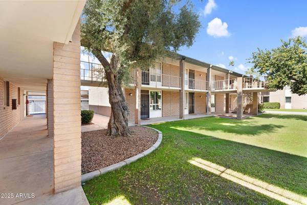 3737 E TURNEY Avenue #120, Phoenix, AZ 85018