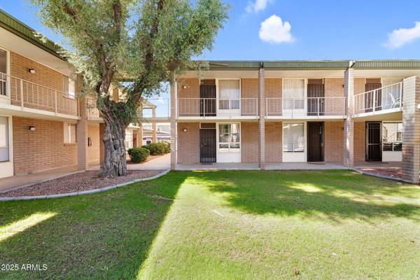 3737 E TURNEY Avenue #120, Phoenix, AZ 85018