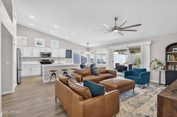 1111 S ROWEN --, Mesa, AZ 85208