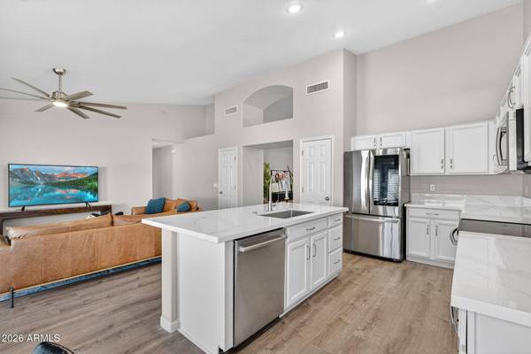 1111 S ROWEN --, Mesa, AZ 85208