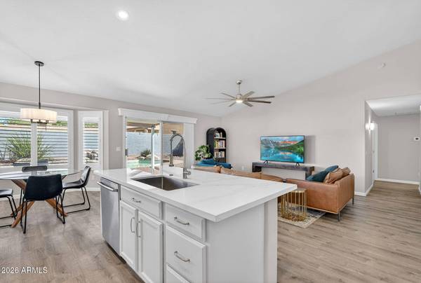 1111 S ROWEN --, Mesa, AZ 85208