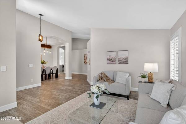 709 E PRESCOTT Drive, Chandler, AZ 85249