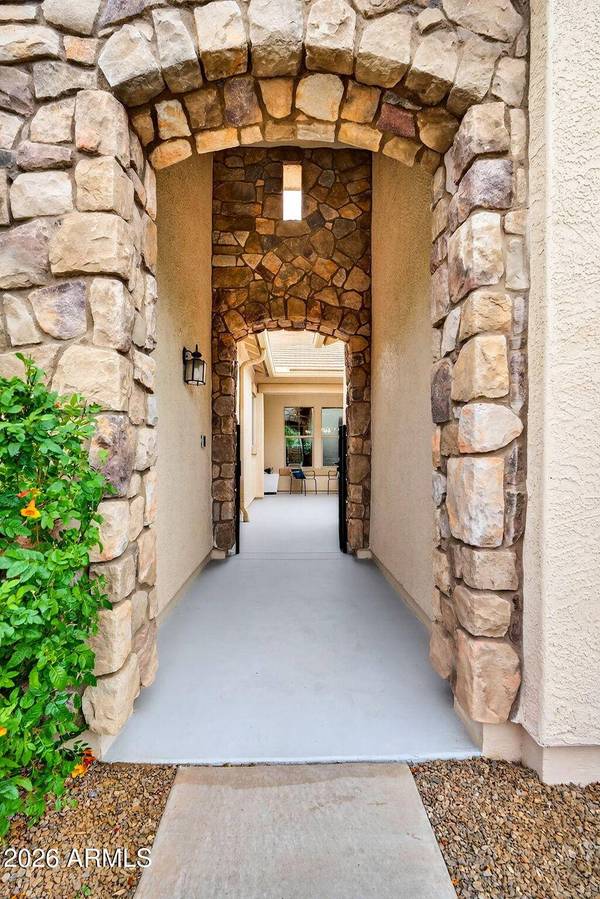 5182 S EMERALD Place, Chandler, AZ 85249